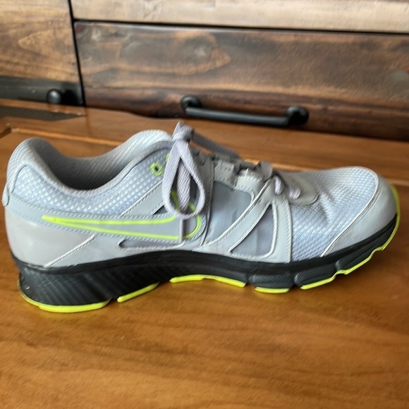NIKE Reax Sneakers Size 10 main image 5